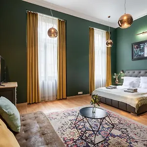 The Pearl Of The Heart Of Budapešť